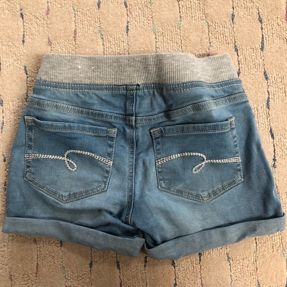 Justice cuffed short - Picture 2 of 4